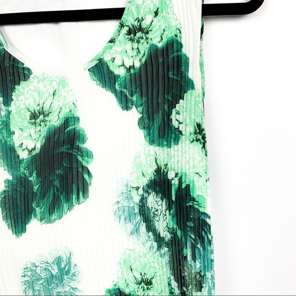 Cleo Asymmetrical Green Floral Blouse - Picture 2 of 12